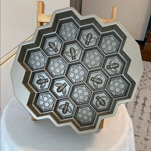 Honeycomb Pull-Apart Cake Pan